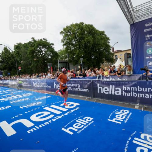 29.06.2025 - hella hamburg halbmarathon Zöllner http://msf.ph/oto/8413204 29.06.2025 10:24:04 Ziel 11194, 13440, 14753 meine-sportfotos.de