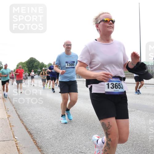 29.06.2025 - hella hamburg halbmarathon Lena Gebhardt http://msf.ph/oto/8413214 29.06.2025 10:25:51 Lombardsbrücke 1305, 13653, 1093, 1305, 1479, 1481, 2278, 3343, 3765, 4378, 4797, 5028, 5497, 6663, 6869, 8276, 8881, 9811, 10104, 10219, 10845, 10846, 11139, 11157, 11596, 11662, 11699, 11828, 11859, 12074, 12505, 12838, 12945, 12946, 13653, 13842, 14063, 14179, 14223, 14356, 14726, 14936, 15283, 16289, 16354, 16381, 16927, 17369, 19144 meine-sportfotos.de