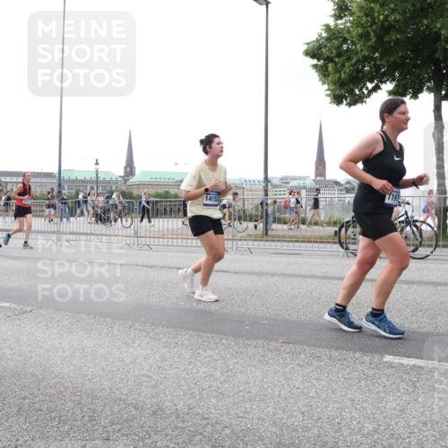 29.06.2025 - hella hamburg halbmarathon Lena Gebhardt http://msf.ph/oto/8413218 29.06.2025 10:51:18 Lombardsbrücke 14152, 197, 1129, 1203, 1208, 1404, 1478, 1617, 1997, 2202, 2308, 2358, 2380, 2484, 2485, 2736, 2778, 2859, 3934, 4156, 4652, 4713, 4748, 4771, 4808, 4848, 4878, 4920, 5286, 5289, 5357, 5394, 5530, 5716, 5717, 6091, 6945, 6954, 6961, 7012, 7141, 7769, 7770, 7771, 7825, 7841, 7871, 7992, 8040, 8125, 8200, 8410, 8672, 8779, 8986, 9166, 9167, 9582, 9583, 9763, 10029, 10496, 10552, 10614, 10636, 11034, 11052, 11252, 11268, 11575, 11577, 14534 meine-sportfotos.de