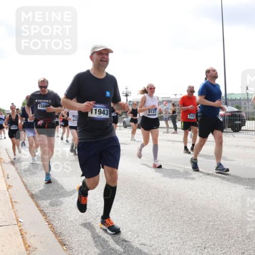 29.06.2025 - hella hamburg halbmarathon Lena Gebhardt http://msf.ph/oto/8413248 29.06.2025 10:42:01 Lombardsbrücke 6430, 158, 175, 11943, 6137, 2258, 11655, 1039, 1314, 1509, 1623, 1624, 1648, 1712, 1752, 2145, 2153, 2523, 2974, 3276, 3326, 3459, 3460, 3568, 4329, 4353, 4541, 4735, 4736, 4787, 4885, 5419, 5432, 5671, 6136, 6137, 6153, 6320, 6430, 6436, 6450, 6618, 6837, 6846, 6917, 7357, 7477, 7955, 7968, 8004, 8014, 8162, 8163, 8300, 8301, 8443, 8459, 8712, 8848, 8897, 8908, 9008, 9223, 9370, 9467, 9588, 10027, 10623, 11011 meine-sportfotos.de