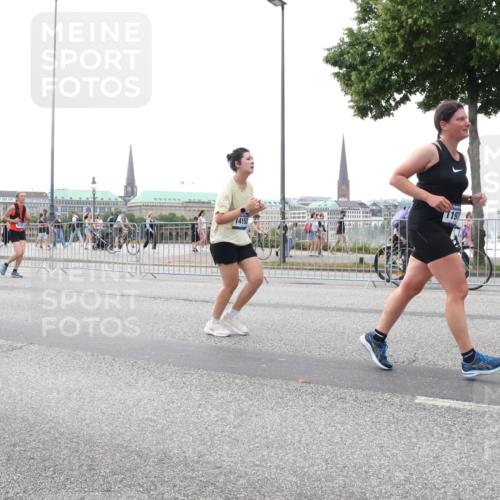 29.06.2025 - hella hamburg halbmarathon Lena Gebhardt http://msf.ph/oto/8413251 29.06.2025 10:51:18 Lombardsbrücke 1197, 14152, 1129, 1203, 1208, 1404, 1478, 1617, 1997, 2202, 2308, 2358, 2380, 2484, 2485, 2736, 2778, 2859, 3934, 4156, 4652, 4713, 4748, 4771, 4808, 4848, 4878, 4920, 5286, 5289, 5357, 5394, 5530, 5716, 5717, 6091, 6945, 6954, 6961, 7012, 7141, 7769, 7770, 7771, 7825, 7841, 7871, 7992, 8040, 8125, 8200, 8410, 8672, 8779, 8986, 9166, 9167, 9582, 9583, 9763, 10029, 10496, 10552, 10614, 10636, 11034, 11052, 11252, 11268, 11575, 11577, 14534 meine-sportfotos.de
