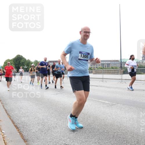 29.06.2025 - hella hamburg halbmarathon Lena Gebhardt http://msf.ph/oto/8413264 29.06.2025 10:25:51 Lombardsbrücke 16381, 1305, 1093, 1305, 1479, 1481, 2278, 3343, 3765, 4378, 4797, 5028, 5497, 6663, 6869, 8276, 8881, 9811, 10104, 10219, 10845, 10846, 11139, 11157, 11596, 11662, 11699, 11828, 11859, 12074, 12505, 12838, 12945, 12946, 13653, 13842, 14063, 14179, 14223, 14356, 14726, 14936, 15283, 16289, 16354, 16381, 16927, 17369, 19144 meine-sportfotos.de