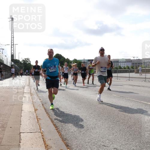 29.06.2025 - hella hamburg halbmarathon Lena Gebhardt http://msf.ph/oto/8413302 29.06.2025 09:50:36 Lombardsbrücke 5472, 17486, 14012, 11281, 1209, 1358, 1675, 1688, 1697, 1700, 1803, 1882, 2546, 2568, 2675, 2719, 2826, 3056, 3332, 3626, 4205, 4229, 4380, 4398, 4823, 4893, 5026, 5409, 5436, 5472, 5506, 5508, 5745, 5752, 5791, 5803, 5916, 6080, 6458, 6529, 6649, 6686, 6687, 6704, 7026, 7110, 7774, 8450, 8574, 8958, 9017, 9116, 9302, 9365, 9711, 10064, 10218, 10783, 10894, 10922, 11281, 11284, 11305, 11379, 11767, 12292, 12540, 12554, 12895, 13725 meine-sportfotos.de