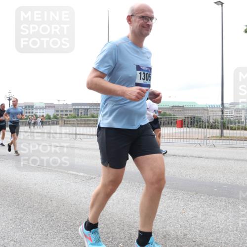29.06.2025 - hella hamburg halbmarathon Lena Gebhardt http://msf.ph/oto/8413312 29.06.2025 10:25:52 Lombardsbrücke 1628, 1638, 1305, 1093, 1305, 1479, 1481, 2278, 3343, 3765, 4378, 4797, 5028, 5497, 6663, 8276, 8674, 8881, 9811, 10104, 10219, 10845, 10846, 11139, 11157, 11596, 11662, 11699, 11828, 11859, 12074, 12505, 12838, 12945, 12946, 13653, 13842, 14063, 14179, 14223, 14356, 14726, 14936, 15283, 16289, 16354, 16381, 16927, 17369, 19144 meine-sportfotos.de