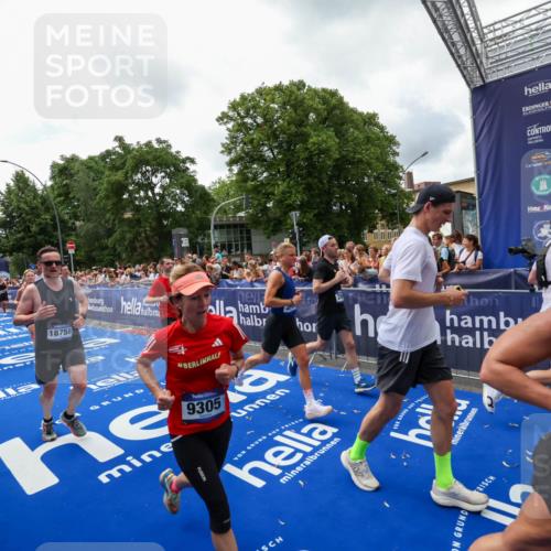 29.06.2025 - hella hamburg halbmarathon Zöllner http://msf.ph/oto/8413317 29.06.2025 10:47:34 Ziel 51, 1012, 1070, 1592, 1696, 2284, 2839, 2869, 2953, 3304, 5532, 5650, 5889, 6009, 8023, 8234, 8852, 8927, 9305, 11021, 12870, 13223, 13303, 15350, 15479, 15923, 17846, 17905, 18104, 18758, 19181 meine-sportfotos.de