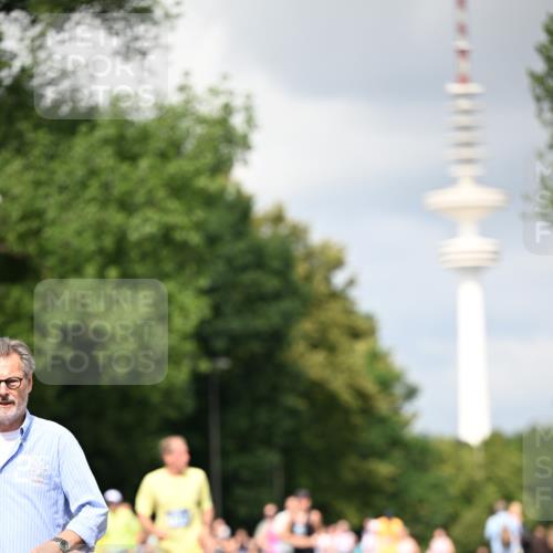 29.06.2025 - hella hamburg halbmarathon Dr. Thomas Lammeyer http://msf.ph/oto/8413325 29.06.2025 10:43:53 Kennedybrücke 1232, 1760, 2893, 3046, 3353, 3727, 4523, 4659, 4855, 6321, 6342, 6343, 6611, 6698, 6739, 7053, 7125, 7501, 7684, 8243, 8367, 8457, 9393, 9455, 9708, 10001, 10512, 10516, 10554, 10714, 10888, 10901, 11381, 11382 meine-sportfotos.de