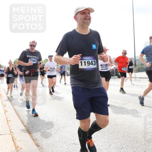29.06.2025 - hella hamburg halbmarathon Lena Gebhardt http://msf.ph/oto/8413343 29.06.2025 10:42:01 Lombardsbrücke 6430, 15863, 11943, 6137, 11017, 2258, 11655, 1039, 1314, 1509, 1623, 1624, 1648, 1712, 1752, 2145, 2153, 2523, 2974, 3276, 3326, 3459, 3460, 3568, 4329, 4353, 4541, 4735, 4736, 4787, 4885, 5419, 5432, 5671, 6136, 6137, 6153, 6320, 6430, 6436, 6450, 6618, 6837, 6846, 6917, 7357, 7477, 7955, 7968, 8004, 8014, 8162, 8163, 8300, 8301, 8443, 8459, 8712, 8848, 8897, 8908, 9008, 9223, 9370, 9467, 9588, 10027, 10623, 11011 meine-sportfotos.de