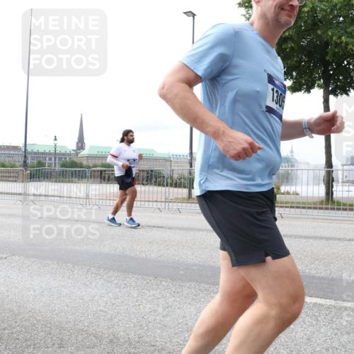 29.06.2025 - hella hamburg halbmarathon Lena Gebhardt http://msf.ph/oto/8413356 29.06.2025 10:25:52 Lombardsbrücke 9811, 130, 1093, 1305, 1479, 1481, 2278, 3343, 3765, 4378, 4797, 5028, 5497, 6663, 8276, 8674, 8881, 9811, 10104, 10219, 10845, 10846, 11139, 11157, 11596, 11662, 11699, 11828, 11859, 12074, 12505, 12838, 12945, 12946, 13653, 13842, 14063, 14179, 14223, 14356, 14726, 14936, 15283, 16289, 16354, 16381, 16927, 17369, 19144 meine-sportfotos.de