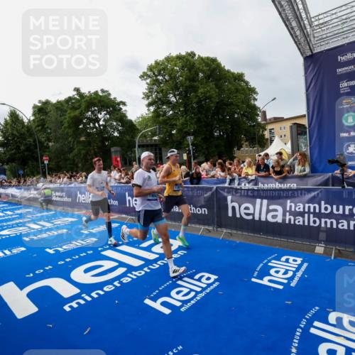 29.06.2025 - hella hamburg halbmarathon Zöllner http://msf.ph/oto/8413394 29.06.2025 10:24:15 Ziel 5612, 6816, 7331, 9269, 17614, 18569, 19041 meine-sportfotos.de