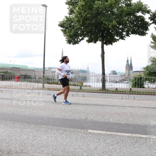 29.06.2025 - hella hamburg halbmarathon Lena Gebhardt http://msf.ph/oto/8413396 29.06.2025 10:25:53 Lombardsbrücke 9811, 1093, 1305, 1479, 1481, 3343, 3765, 4378, 4797, 5028, 5497, 6663, 8276, 8674, 8881, 9811, 10104, 10219, 10845, 10846, 11139, 11157, 11596, 11662, 11699, 11828, 11859, 12074, 12505, 12838, 12945, 12946, 13653, 13842, 14063, 14179, 14223, 14356, 14726, 14936, 15283, 16289, 16354, 16381, 16927, 17369, 19144 meine-sportfotos.de