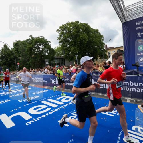 29.06.2025 - hella hamburg halbmarathon Zöllner http://msf.ph/oto/8413418 29.06.2025 10:47:39 Ziel 1070, 1320, 1696, 2284, 5889, 6009, 7962, 8023, 8234, 8927, 10969, 12870, 13223, 13303, 14618, 14619, 15451, 15479, 18104, 18970, 19181 meine-sportfotos.de
