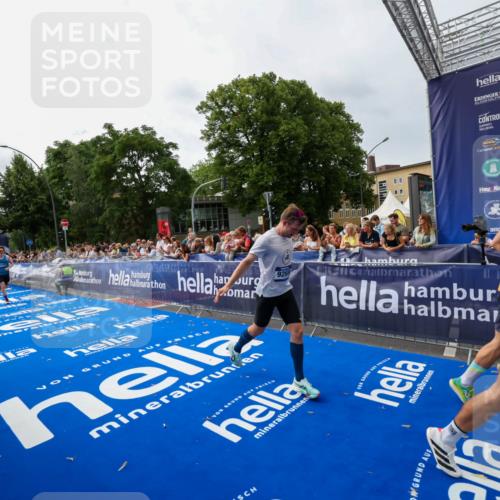 29.06.2025 - hella hamburg halbmarathon Zöllner http://msf.ph/oto/8413419 29.06.2025 10:24:16 Ziel 5612, 6816, 7331, 9269, 17614, 18569, 19041 meine-sportfotos.de