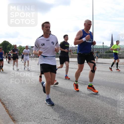 29.06.2025 - hella hamburg halbmarathon Lena Gebhardt http://msf.ph/oto/8413433 29.06.2025 10:17:21 Lombardsbrücke 14199, 1298, 466, 1083, 1137, 1204, 1298, 1331, 1348, 1356, 1477, 1553, 2225, 2259, 2305, 2860, 2908, 3210, 3464, 3466, 3622, 3802, 3803, 4194, 4218, 4852, 5023, 5390, 5929, 5930, 5995, 6126, 6128, 6254, 6336, 6352, 6520, 6522, 6786, 7011, 7114, 7115, 7257, 7291, 7345, 7360, 7376, 7410, 7445, 7566, 7647, 7844, 7924, 7928, 7945, 8210, 8253, 8263, 8309, 8351, 8433, 8513, 8558, 8895, 8983, 9152, 9259, 9848 meine-sportfotos.de