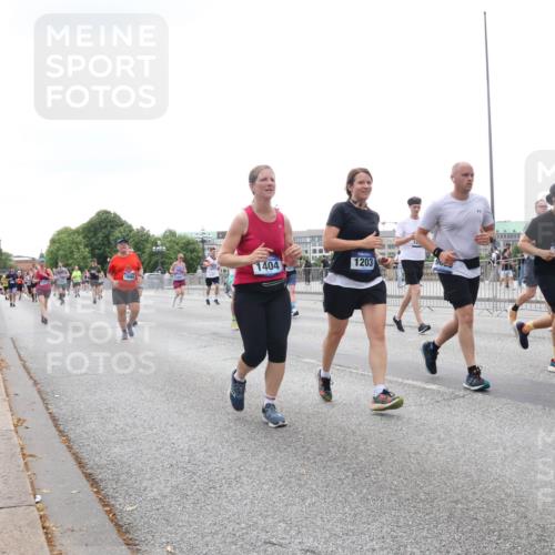 29.06.2025 - hella hamburg halbmarathon Lena Gebhardt http://msf.ph/oto/8413441 29.06.2025 10:51:19 Lombardsbrücke 7012, 1404, 1203, 1129, 1203, 1208, 1404, 1478, 1617, 1997, 2202, 2308, 2358, 2380, 2484, 2485, 2736, 2778, 2859, 3934, 4156, 4652, 4713, 4748, 4808, 4848, 4878, 4920, 5286, 5289, 5291, 5357, 5394, 5530, 5716, 5717, 6091, 6885, 6945, 6954, 6961, 7012, 7141, 7769, 7770, 7771, 7825, 7841, 7871, 7992, 8040, 8125, 8410, 8672, 8779, 8986, 9166, 9167, 9340, 9582, 9583, 9763, 10029, 10496, 10552, 10614, 10636, 11034, 11052, 11252, 11268, 11575, 11577, 14534 meine-sportfotos.de