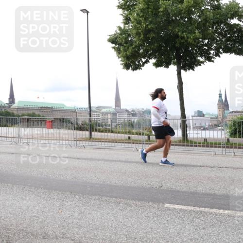 29.06.2025 - hella hamburg halbmarathon Lena Gebhardt http://msf.ph/oto/8413455 29.06.2025 10:25:53 Lombardsbrücke 1093, 1305, 1479, 1481, 3343, 3765, 4378, 4797, 5028, 5497, 6663, 8276, 8674, 8881, 9811, 10104, 10219, 10845, 10846, 11139, 11157, 11596, 11662, 11699, 11828, 11859, 12074, 12505, 12838, 12945, 12946, 13653, 13842, 14063, 14179, 14223, 14356, 14726, 14936, 15283, 16289, 16354, 16381, 16927, 17369, 19144 meine-sportfotos.de