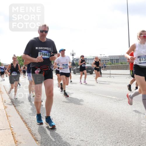 29.06.2025 - hella hamburg halbmarathon Lena Gebhardt http://msf.ph/oto/8413459 29.06.2025 10:42:02 Lombardsbrücke 6430, 15863, 17541, 12801, 6137, 1039, 1314, 1509, 1623, 1624, 1648, 1712, 1752, 2145, 2153, 2523, 2974, 3276, 3326, 3459, 3460, 3568, 4329, 4353, 4541, 4735, 4736, 4787, 4885, 5419, 5432, 5671, 6136, 6137, 6153, 6320, 6430, 6436, 6450, 6618, 6837, 6846, 6917, 7357, 7477, 7955, 7968, 8004, 8014, 8162, 8163, 8300, 8301, 8443, 8459, 8712, 8848, 8897, 8908, 9008, 9223, 9370, 9467, 9588, 10027, 10623, 11011 meine-sportfotos.de
