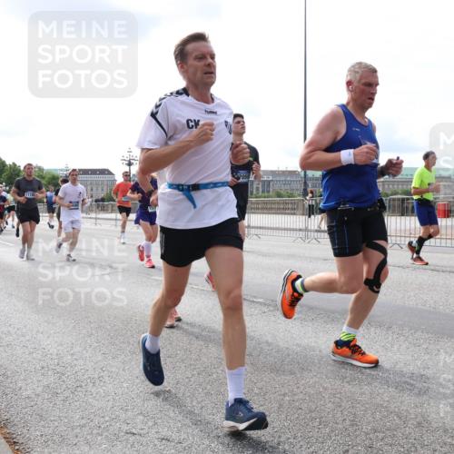 29.06.2025 - hella hamburg halbmarathon Lena Gebhardt http://msf.ph/oto/8413466 29.06.2025 10:17:21 Lombardsbrücke 4199, 1298, 11102, 0460, 1529, 7058, 1083, 1137, 1204, 1298, 1331, 1348, 1356, 1477, 1553, 2225, 2259, 2305, 2860, 2908, 3210, 3464, 3466, 3622, 3802, 3803, 4194, 4218, 4852, 5023, 5390, 5929, 5930, 5995, 6126, 6128, 6254, 6336, 6352, 6520, 6522, 6786, 7011, 7114, 7115, 7257, 7291, 7345, 7360, 7376, 7410, 7445, 7566, 7647, 7844, 7924, 7928, 7945, 8210, 8253, 8263, 8309, 8351, 8433, 8513, 8558, 8895, 8983, 9152, 9259, 9848 meine-sportfotos.de