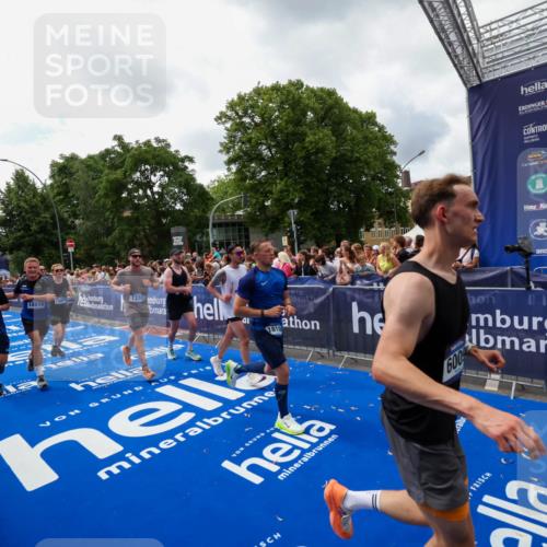 29.06.2025 - hella hamburg halbmarathon Zöllner http://msf.ph/oto/8413494 29.06.2025 10:47:42 Ziel 1320, 1696, 2284, 2708, 5889, 6009, 7962, 8927, 10969, 10988, 11283, 13948, 14618, 14619, 15451, 15478, 16205, 18104, 18970, 19181 meine-sportfotos.de