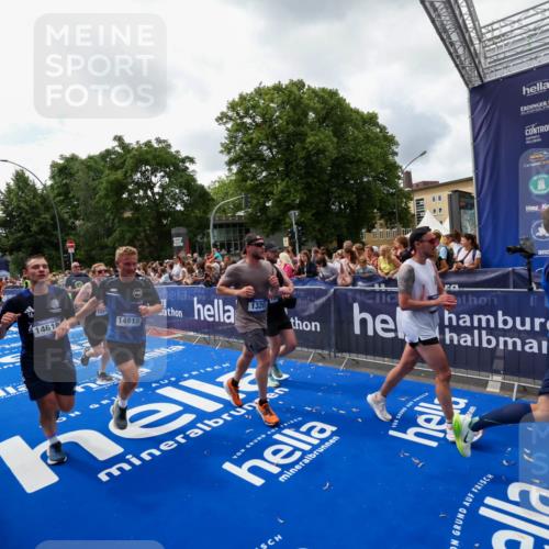 29.06.2025 - hella hamburg halbmarathon Zöllner http://msf.ph/oto/8413506 29.06.2025 10:47:43 Ziel 1320, 2708, 6009, 7962, 10969, 10988, 11283, 13948, 14618, 14619, 15451, 15478, 16205, 17229, 18104, 18430, 18970, 19181 meine-sportfotos.de