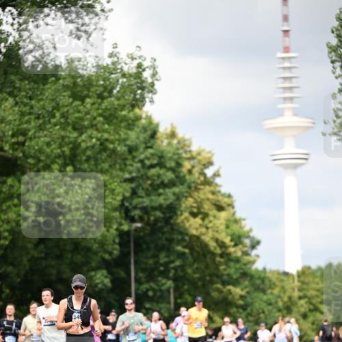 29.06.2025 - hella hamburg halbmarathon Dr. Thomas Lammeyer http://msf.ph/oto/8413511 29.06.2025 10:44:00 Kennedybrücke 1232, 1760, 2313, 2893, 2976, 3046, 3353, 3727, 4173, 4523, 4659, 4752, 4855, 6321, 6427, 6698, 6739, 7045, 7053, 7125, 7501, 7524, 8367, 8457, 9455, 9698, 9708, 9777, 10001, 10441, 10512, 10516, 10714, 10888, 10901, 11175 meine-sportfotos.de