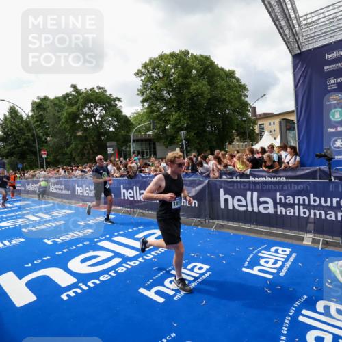 29.06.2025 - hella hamburg halbmarathon Zöllner http://msf.ph/oto/8413518 29.06.2025 10:47:44 Ziel 1320, 2708, 7962, 10969, 10988, 11283, 13948, 14618, 14619, 15451, 15478, 16205, 17229, 18430, 18970 meine-sportfotos.de