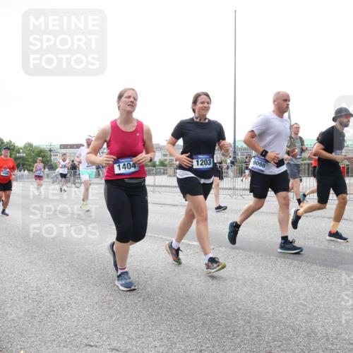 29.06.2025 - hella hamburg halbmarathon Lena Gebhardt http://msf.ph/oto/8413553 29.06.2025 10:51:20 Lombardsbrücke 1404, 1203, 9098, 1129, 1203, 1208, 1404, 1478, 1617, 1997, 2202, 2308, 2358, 2380, 2484, 2485, 2593, 2736, 2778, 2859, 3934, 4156, 4652, 4713, 4748, 4808, 4848, 4878, 4920, 5286, 5289, 5291, 5357, 5394, 5530, 5716, 5717, 6091, 6885, 6945, 6954, 6961, 7012, 7141, 7769, 7770, 7771, 7825, 7841, 7871, 7992, 8040, 8125, 8410, 8672, 8779, 9166, 9167, 9340, 9582, 9583, 9763, 10029, 10496, 10552, 10614, 10636, 11034, 11052, 11252, 11268, 11575, 11577 meine-sportfotos.de