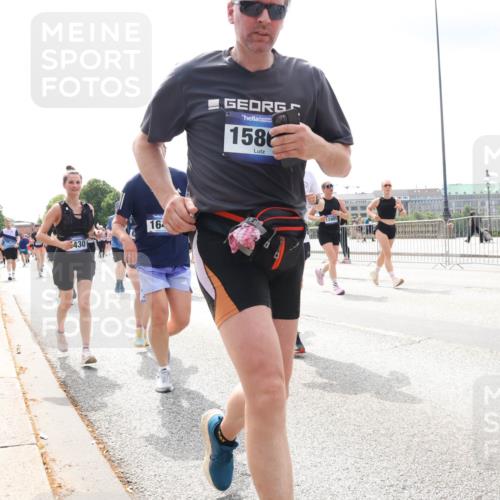 29.06.2025 - hella hamburg halbmarathon Lena Gebhardt http://msf.ph/oto/8413587 29.06.2025 10:42:03 Lombardsbrücke 430, 16, 158, 12801, 2258, 11017, 1039, 1314, 1509, 1623, 1624, 1648, 1712, 1752, 2145, 2523, 2974, 3276, 3326, 3459, 3460, 3568, 4329, 4353, 4541, 4735, 4736, 4787, 4885, 5419, 5432, 5671, 6136, 6137, 6153, 6320, 6430, 6436, 6450, 6618, 6828, 6837, 6846, 6917, 7357, 7477, 7955, 7968, 8004, 8014, 8162, 8163, 8300, 8301, 8443, 8459, 8712, 8848, 8897, 8908, 9008, 9223, 9370, 9467, 9588, 10027, 10623, 11011 meine-sportfotos.de