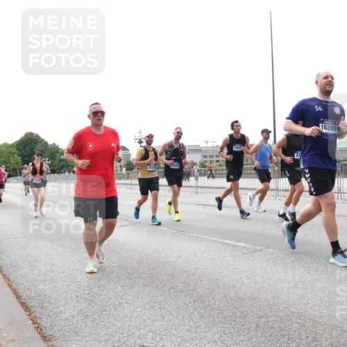29.06.2025 - hella hamburg halbmarathon Lena Gebhardt http://msf.ph/oto/8413594 29.06.2025 10:25:54 Lombardsbrücke 3765, 4378, 2505, 14222, 54, 16289, 1093, 1305, 1479, 1481, 3343, 3765, 4378, 4797, 5028, 5497, 6663, 8276, 8674, 8881, 9811, 10104, 10219, 10845, 10846, 11139, 11157, 11596, 11662, 11699, 11828, 11859, 12074, 12505, 12838, 12945, 12946, 13653, 13842, 14063, 14179, 14223, 14356, 14726, 14936, 15283, 16289, 16354, 16381, 16927, 17369, 19144 meine-sportfotos.de