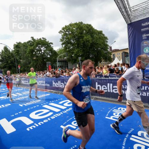 29.06.2025 - hella hamburg halbmarathon Zöllner http://msf.ph/oto/8413634 29.06.2025 10:47:51 Ziel 2340, 5915, 6836, 8564, 11961, 12679, 14383, 17229, 18356, 18430, 18836 meine-sportfotos.de