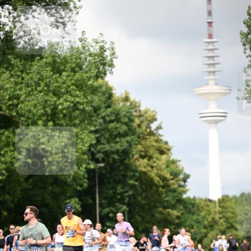 29.06.2025 - hella hamburg halbmarathon Dr. Thomas Lammeyer http://msf.ph/oto/8413666 29.06.2025 10:44:06 Kennedybrücke 1760, 2313, 2976, 3046, 3353, 3515, 3727, 3882, 3883, 3884, 4173, 4523, 4659, 4752, 4855, 6321, 6427, 6698, 6739, 7045, 7125, 7501, 7524, 8457, 8612, 8865, 8866, 9455, 9698, 9747, 9777, 10441, 10512, 10626, 10714, 10818, 10888, 10901, 11175, 11242 meine-sportfotos.de