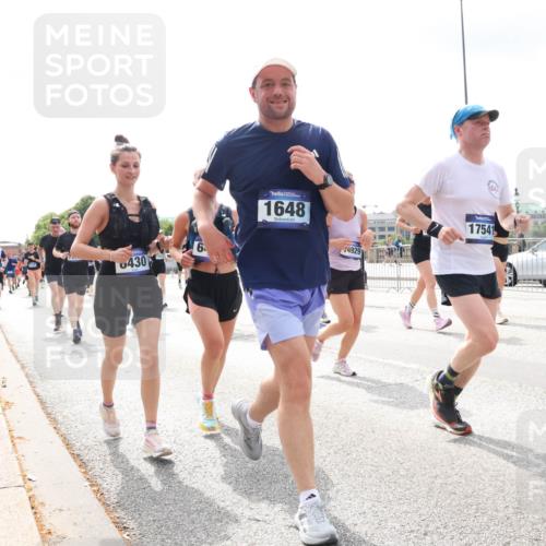 29.06.2025 - hella hamburg halbmarathon Lena Gebhardt http://msf.ph/oto/8413672 29.06.2025 10:42:03 Lombardsbrücke 0430, 6, 1648, 4929, 17541, 1039, 1314, 1509, 1623, 1624, 1648, 1712, 1752, 2145, 2523, 2974, 3276, 3326, 3459, 3460, 3568, 4329, 4353, 4541, 4735, 4736, 4787, 4885, 5419, 5432, 5671, 6136, 6137, 6153, 6320, 6430, 6436, 6450, 6618, 6828, 6837, 6846, 6917, 7357, 7477, 7955, 7968, 8004, 8014, 8162, 8163, 8300, 8301, 8443, 8459, 8712, 8848, 8897, 8908, 9008, 9223, 9370, 9467, 9588, 10027, 10623, 11011 meine-sportfotos.de