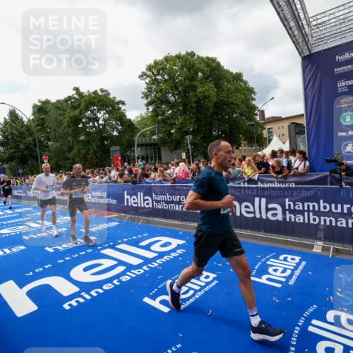 29.06.2025 - hella hamburg halbmarathon Zöllner http://msf.ph/oto/8413720 29.06.2025 10:47:54 Ziel 2340, 5915, 6836, 8564, 11961, 12679, 14383, 14730, 17451, 18356, 18836 meine-sportfotos.de