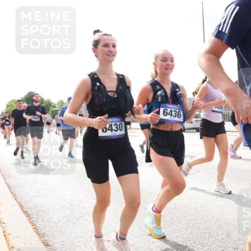29.06.2025 - hella hamburg halbmarathon Lena Gebhardt http://msf.ph/oto/8413724 29.06.2025 10:42:04 Lombardsbrücke 7955, 6430, 6436, 74929, 16, 1039, 1360, 1509, 1623, 1624, 1648, 1712, 1752, 2145, 2523, 2974, 3276, 3326, 3459, 3460, 3568, 4329, 4353, 4541, 4735, 4736, 4787, 4885, 4892, 5419, 5432, 5671, 6136, 6137, 6153, 6320, 6430, 6436, 6450, 6618, 6828, 6837, 6846, 6917, 7357, 7477, 7955, 7968, 8004, 8014, 8162, 8163, 8300, 8301, 8443, 8459, 8712, 8848, 8897, 8908, 9008, 9223, 9370, 9467, 9588, 10027, 10623, 11011 meine-sportfotos.de