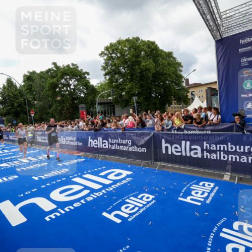29.06.2025 - hella hamburg halbmarathon Zöllner http://msf.ph/oto/8413761 29.06.2025 10:47:56 Ziel 1604, 1613, 5022, 6836, 8564, 11961, 14383, 14730, 15333, 17451, 18356, 18836 meine-sportfotos.de