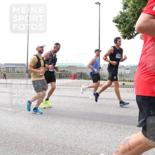 29.06.2025 - hella hamburg halbmarathon Lena Gebhardt http://msf.ph/oto/8413765 29.06.2025 10:25:56 Lombardsbrücke 12074, 14223, 1093, 1305, 1479, 1481, 3343, 3765, 4378, 4797, 5028, 5497, 6159, 6663, 8276, 8674, 8881, 9811, 10104, 10219, 10845, 10846, 11139, 11596, 11662, 11699, 11828, 11859, 12074, 12505, 12838, 12945, 12946, 13653, 13842, 14063, 14179, 14223, 14356, 14726, 14936, 15283, 16289, 16354, 16381, 16927, 17369, 19144 meine-sportfotos.de