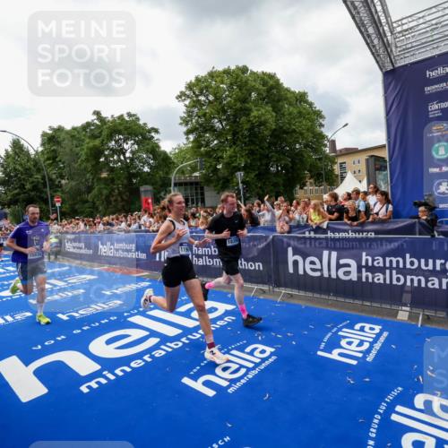 29.06.2025 - hella hamburg halbmarathon Zöllner http://msf.ph/oto/8413808 29.06.2025 10:47:57 Ziel 1604, 1613, 5022, 6836, 11961, 14730, 15333, 16766, 17451, 18356, 18836 meine-sportfotos.de
