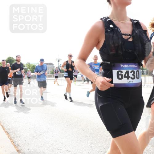 29.06.2025 - hella hamburg halbmarathon Lena Gebhardt http://msf.ph/oto/8413809 29.06.2025 10:42:04 Lombardsbrücke 7955, 1120, 8940, 60, 6430, 43, 1039, 1360, 1509, 1623, 1624, 1648, 1712, 1752, 2145, 2523, 2974, 3276, 3326, 3459, 3460, 3568, 4329, 4353, 4541, 4735, 4736, 4787, 4885, 4892, 5419, 5432, 5671, 6136, 6137, 6153, 6320, 6430, 6436, 6450, 6618, 6828, 6837, 6846, 6917, 7357, 7477, 7955, 7968, 8004, 8014, 8162, 8163, 8300, 8301, 8443, 8459, 8712, 8848, 8897, 8908, 9008, 9223, 9370, 9467, 9588, 10027, 10623, 11011 meine-sportfotos.de
