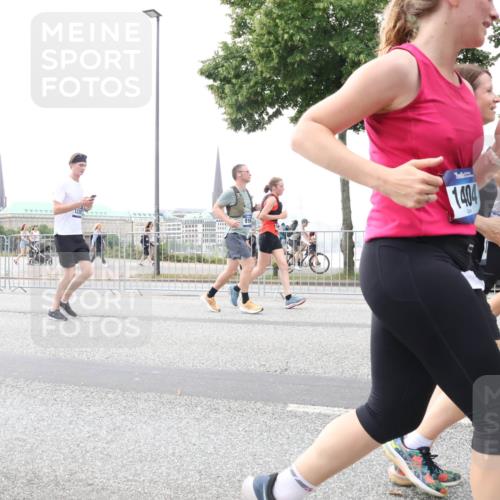 29.06.2025 - hella hamburg halbmarathon Lena Gebhardt http://msf.ph/oto/8413840 29.06.2025 10:51:21 Lombardsbrücke 1230, 1404, 1129, 1203, 1208, 1404, 1478, 1617, 1997, 2202, 2308, 2358, 2380, 2484, 2485, 2593, 2736, 2778, 2859, 3934, 4156, 4652, 4713, 4748, 4808, 4848, 4878, 4920, 5286, 5289, 5291, 5357, 5394, 5530, 5716, 5717, 6091, 6885, 6945, 6954, 6961, 7012, 7141, 7769, 7770, 7771, 7825, 7841, 7871, 7992, 8040, 8125, 8399, 8410, 8672, 8779, 9166, 9167, 9340, 9582, 9583, 9763, 10496, 10552, 10614, 10636, 11034, 11052, 11252, 11268, 11575 meine-sportfotos.de