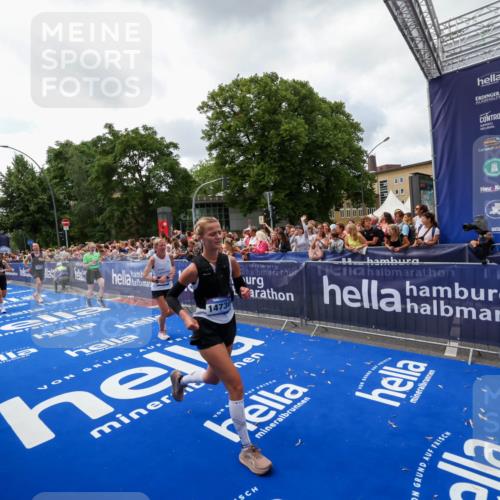 29.06.2025 - hella hamburg halbmarathon Zöllner http://msf.ph/oto/8413870 29.06.2025 10:48:01 Ziel 1604, 1613, 4528, 4601, 5022, 6377, 12808, 14730, 15333, 16766, 17451, 18206, 18922, 19198 meine-sportfotos.de