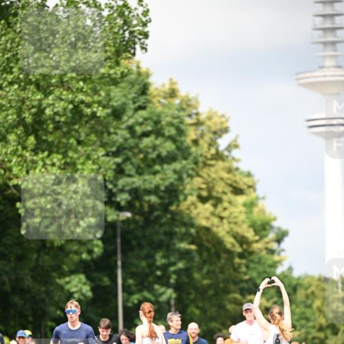 29.06.2025 - hella hamburg halbmarathon Dr. Thomas Lammeyer http://msf.ph/oto/8413871 29.06.2025 10:44:14 Kennedybrücke 1058, 1760, 2019, 2313, 2888, 2976, 3046, 3237, 3515, 3727, 3808, 3882, 3883, 3884, 4173, 4523, 4659, 4752, 5229, 5876, 5877, 6427, 6698, 6739, 7045, 7455, 7456, 7524, 7675, 7850, 7984, 8391, 8612, 8865, 8866, 9455, 9698, 9747, 9777, 10441, 10512, 10626, 10714, 10818, 10901, 11175, 11242 meine-sportfotos.de