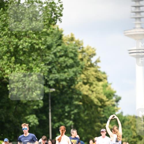 29.06.2025 - hella hamburg halbmarathon Dr. Thomas Lammeyer http://msf.ph/oto/8413877 29.06.2025 10:44:14 Kennedybrücke 1058, 1760, 2019, 2313, 2888, 2976, 3046, 3237, 3515, 3727, 3808, 3882, 3883, 3884, 4173, 4523, 4659, 4752, 5229, 5876, 5877, 6427, 6698, 6739, 7045, 7455, 7456, 7524, 7675, 7850, 7984, 8391, 8612, 8865, 8866, 9455, 9698, 9747, 9777, 10441, 10512, 10626, 10714, 10818, 10901, 11175, 11242 meine-sportfotos.de
