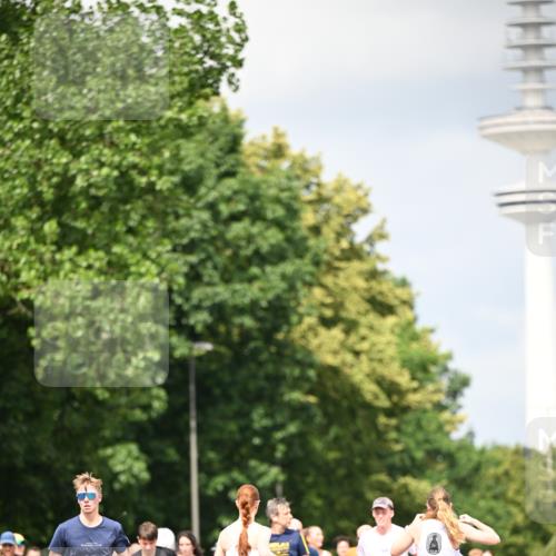 29.06.2025 - hella hamburg halbmarathon Dr. Thomas Lammeyer http://msf.ph/oto/8413892 29.06.2025 10:44:15 Kennedybrücke 1058, 1760, 2019, 2313, 2888, 2976, 3046, 3237, 3515, 3727, 3808, 3882, 3883, 3884, 4173, 4523, 4659, 4752, 5229, 5701, 5876, 5877, 6427, 6698, 6739, 6866, 6876, 7045, 7455, 7456, 7524, 7675, 7850, 7984, 8391, 8612, 8865, 8866, 9455, 9698, 9747, 9777, 10441, 10512, 10626, 10714, 10818, 11175, 11242 meine-sportfotos.de