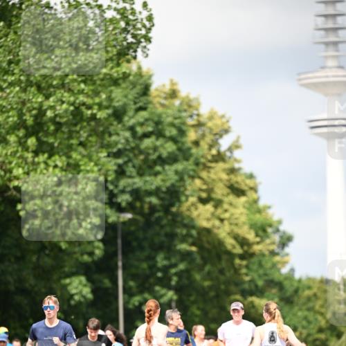 29.06.2025 - hella hamburg halbmarathon Dr. Thomas Lammeyer http://msf.ph/oto/8413897 29.06.2025 10:44:15 Kennedybrücke 1058, 1760, 2019, 2313, 2888, 2976, 3046, 3237, 3515, 3727, 3808, 3882, 3883, 3884, 4173, 4523, 4659, 4752, 5229, 5701, 5876, 5877, 6427, 6698, 6739, 6866, 6876, 7045, 7455, 7456, 7524, 7675, 7850, 7984, 8391, 8612, 8865, 8866, 9455, 9698, 9747, 9777, 10441, 10512, 10626, 10714, 10818, 11175, 11242 meine-sportfotos.de