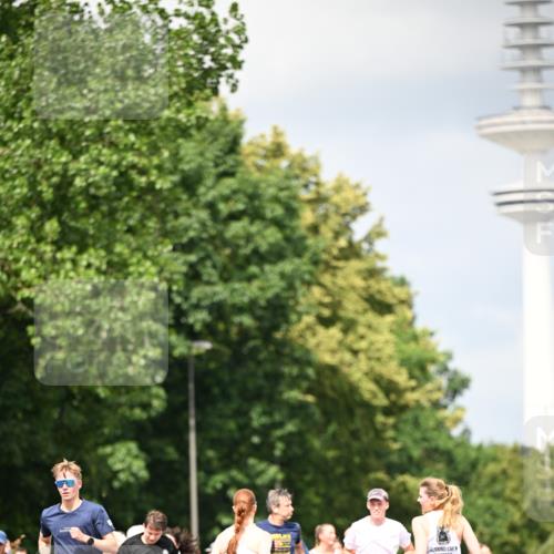 29.06.2025 - hella hamburg halbmarathon Dr. Thomas Lammeyer http://msf.ph/oto/8413902 29.06.2025 10:44:15 Kennedybrücke 1058, 1760, 2019, 2313, 2888, 2976, 3046, 3237, 3515, 3727, 3808, 3882, 3883, 3884, 4173, 4523, 4659, 4752, 5229, 5701, 5876, 5877, 6427, 6698, 6739, 6866, 6876, 7045, 7455, 7456, 7524, 7675, 7850, 7984, 8391, 8612, 8865, 8866, 9455, 9698, 9747, 9777, 10441, 10512, 10626, 10714, 10818, 11175, 11242 meine-sportfotos.de
