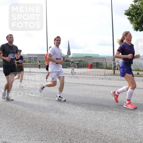 29.06.2025 - hella hamburg halbmarathon Lena Gebhardt http://msf.ph/oto/8413905 29.06.2025 10:17:23 Lombardsbrücke 98, 7410, 11102, 1083, 1137, 1204, 1298, 1331, 1348, 1356, 1477, 1553, 1795, 2225, 2259, 2305, 2548, 2860, 2908, 3210, 3464, 3466, 3622, 3802, 3803, 4194, 4218, 4852, 5002, 5023, 5390, 5929, 5930, 5995, 6126, 6128, 6254, 6336, 6352, 6520, 6522, 6786, 7011, 7114, 7115, 7257, 7258, 7291, 7345, 7376, 7410, 7413, 7445, 7566, 7647, 7844, 7928, 7945, 8210, 8253, 8263, 8309, 8351, 8433, 8513, 8558, 8895, 8983, 9152, 9259, 9848 meine-sportfotos.de