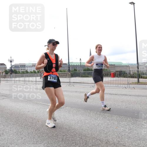 29.06.2025 - hella hamburg halbmarathon Lena Gebhardt http://msf.ph/oto/8413907 29.06.2025 10:25:57 Lombardsbrücke 481, 3765, 12074, 1093, 1305, 1479, 1481, 3343, 3765, 4378, 4797, 5028, 5497, 6159, 6663, 8276, 8306, 8674, 8881, 9811, 10104, 10219, 10845, 10846, 11139, 11596, 11699, 11828, 11859, 12074, 12505, 12838, 12945, 12946, 13653, 13842, 14063, 14179, 14223, 14356, 14726, 14936, 15283, 16289, 16354, 16381, 16927, 17369, 19144 meine-sportfotos.de