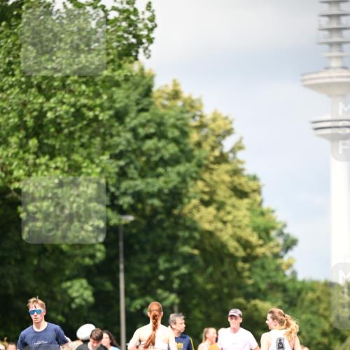 29.06.2025 - hella hamburg halbmarathon Dr. Thomas Lammeyer http://msf.ph/oto/8413909 29.06.2025 10:44:15 Kennedybrücke 1058, 1760, 2019, 2313, 2888, 2976, 3046, 3237, 3515, 3727, 3808, 3882, 3883, 3884, 4173, 4523, 4659, 4752, 5229, 5701, 5876, 5877, 6427, 6698, 6739, 6866, 6876, 7045, 7455, 7456, 7524, 7675, 7850, 7984, 8391, 8612, 8865, 8866, 9455, 9698, 9747, 9777, 10441, 10512, 10626, 10714, 10818, 11175, 11242 meine-sportfotos.de