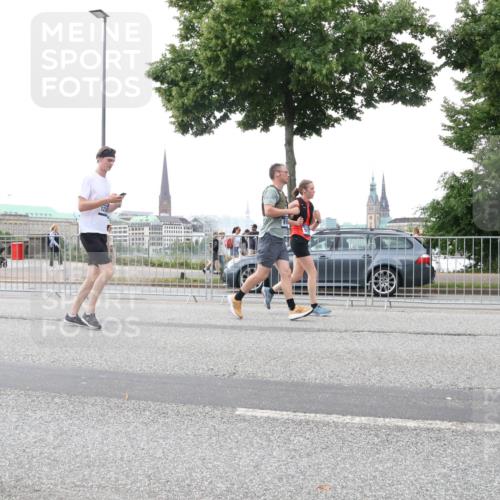 29.06.2025 - hella hamburg halbmarathon Lena Gebhardt http://msf.ph/oto/8413913 29.06.2025 10:51:21 Lombardsbrücke 1129, 1203, 1208, 1404, 1478, 1617, 1997, 2202, 2308, 2358, 2380, 2484, 2485, 2593, 2736, 2778, 2859, 3934, 4156, 4652, 4713, 4748, 4808, 4848, 4878, 4920, 5286, 5289, 5291, 5357, 5394, 5530, 5716, 5717, 6091, 6885, 6945, 6954, 6961, 7012, 7141, 7769, 7770, 7771, 7825, 7841, 7871, 7992, 8040, 8125, 8399, 8410, 8672, 8779, 9166, 9167, 9340, 9582, 9583, 9763, 10496, 10552, 10614, 10636, 11034, 11052, 11252, 11268, 11575 meine-sportfotos.de