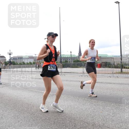 29.06.2025 - hella hamburg halbmarathon Lena Gebhardt http://msf.ph/oto/8413931 29.06.2025 10:25:57 Lombardsbrücke 481, 3765, 12074, 1093, 1305, 1479, 1481, 3343, 3765, 4378, 4797, 5028, 5497, 6159, 6663, 8276, 8306, 8674, 8881, 9811, 10104, 10219, 10845, 10846, 11139, 11596, 11699, 11828, 11859, 12074, 12505, 12838, 12945, 12946, 13653, 13842, 14063, 14179, 14223, 14356, 14726, 14936, 15283, 16289, 16354, 16381, 16927, 17369, 19144 meine-sportfotos.de