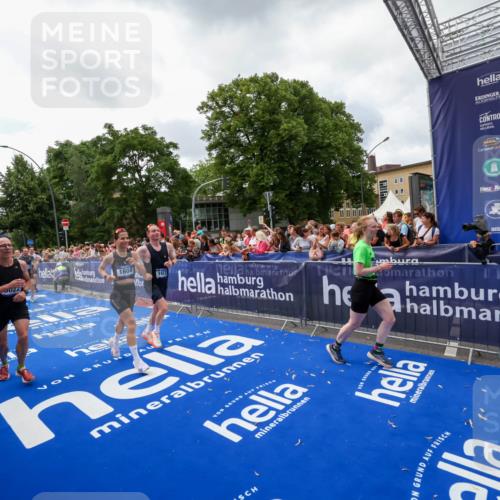 29.06.2025 - hella hamburg halbmarathon Zöllner http://msf.ph/oto/8413932 29.06.2025 10:48:03 Ziel 1086, 1604, 1613, 4528, 4601, 5022, 6377, 12706, 12724, 12747, 12808, 13570, 15333, 16766, 18206, 18922, 19198 meine-sportfotos.de